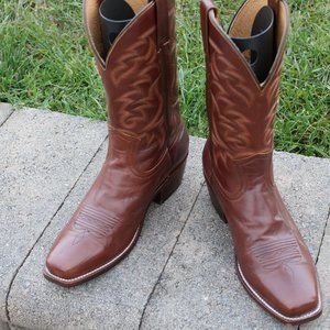 Moonshine Spirit men's brown calfskin cowboy boots. Size 9.5 D.